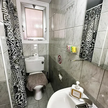 Youthfull Escape In Apartman