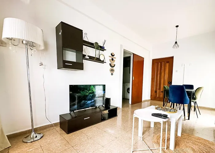 Youthfull Escape In Apartment *